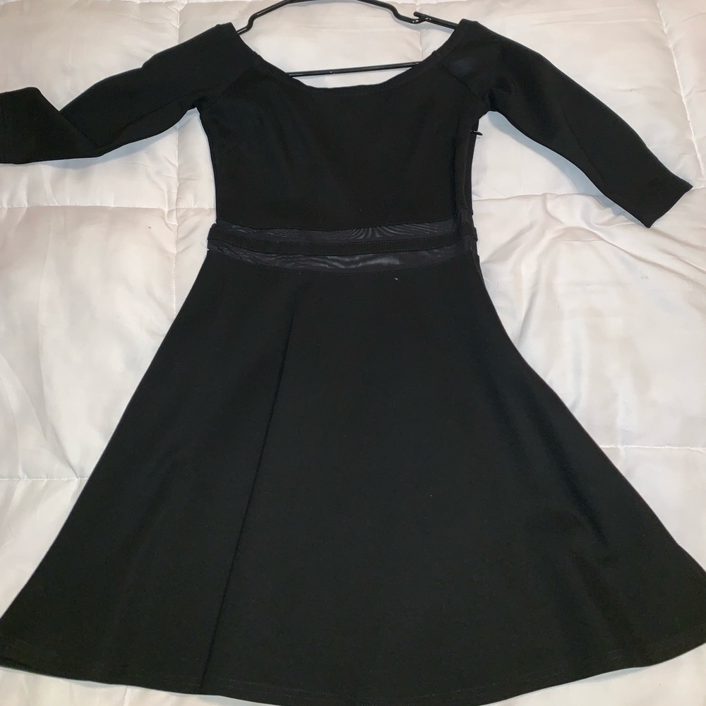 Lulu’s black mini dress